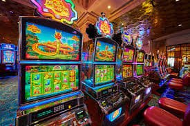hk fortunes app running on Android phone showing live-dealer table and payment methods