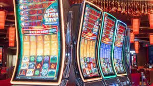 Spin animation and winning symbol combination on Fortune Mouse game board